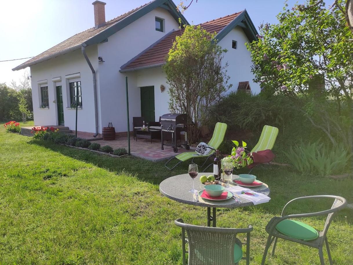 Szolohegyi Haziko - Cottage In The Vineyard Балатонсемеш Экстерьер фото
